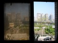 Brudne okno hostelu w Kairze