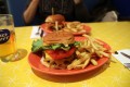 Amerykański hamburger z frytkami z Big Daddy\'s
