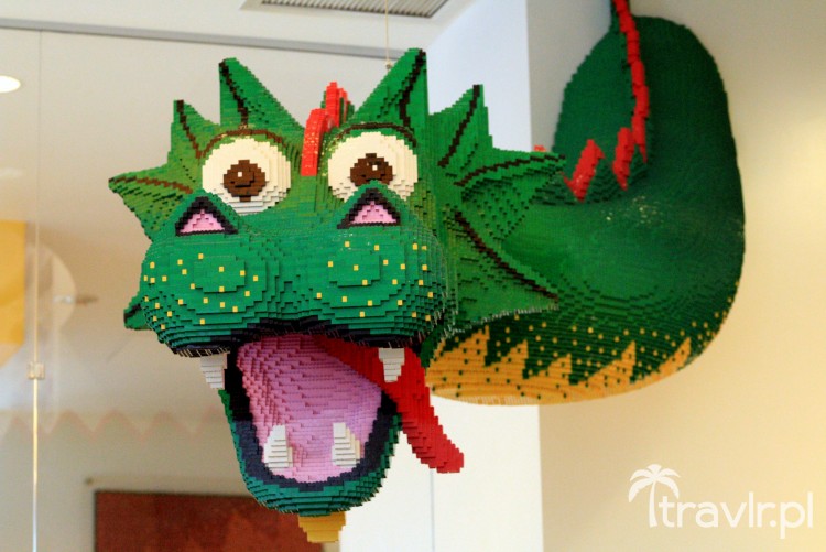 Gigantyczny smok z klocków LEGO