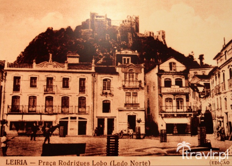 Historic postcard showing the main square and a view on the castle