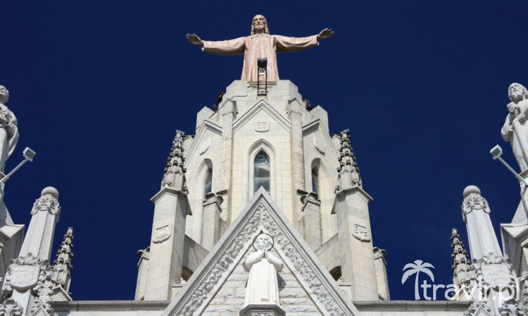 Jezus na szczycie kościoła Najświętszego Serca na TIbidabo, Barcelona
