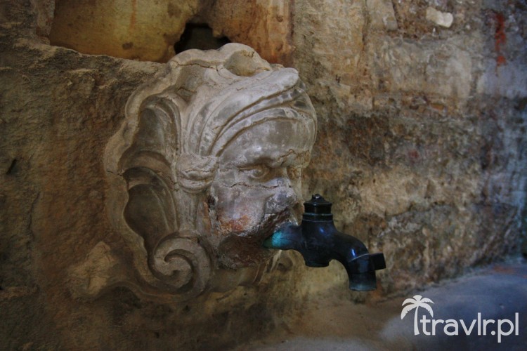 Kitchen taps, Alcobaca