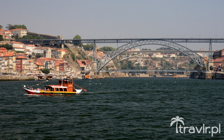 Moст Ponte Dom Luis I видимый из Vila Nova de Gaia
