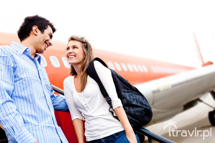 Para podróżująca samolotem