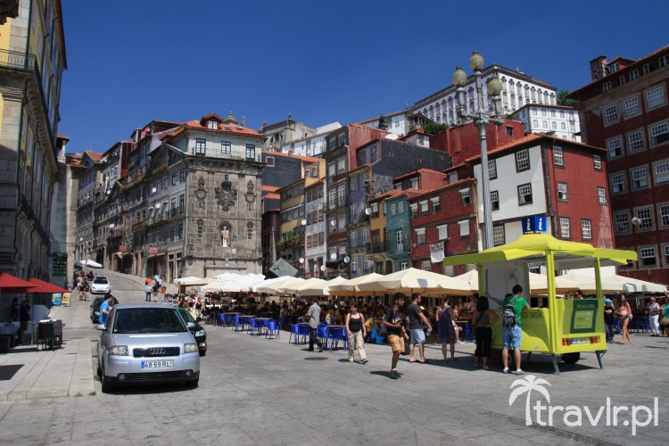Пощадь da Ribeira в Порту, Португалия 