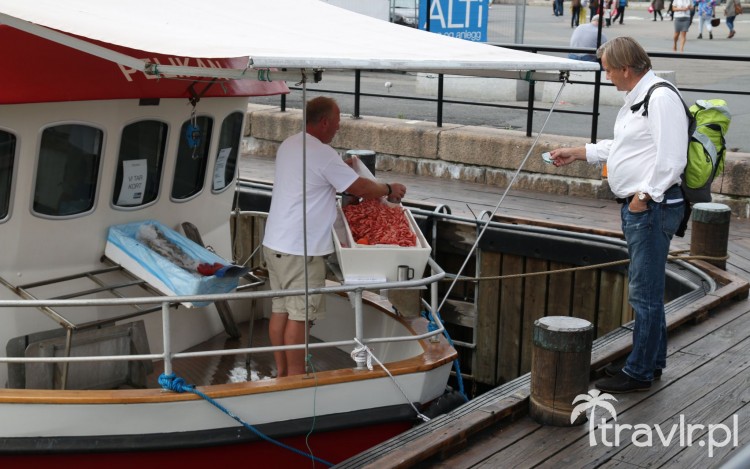 Rybacy sprzedający krewetki w Oslo, Norwegia