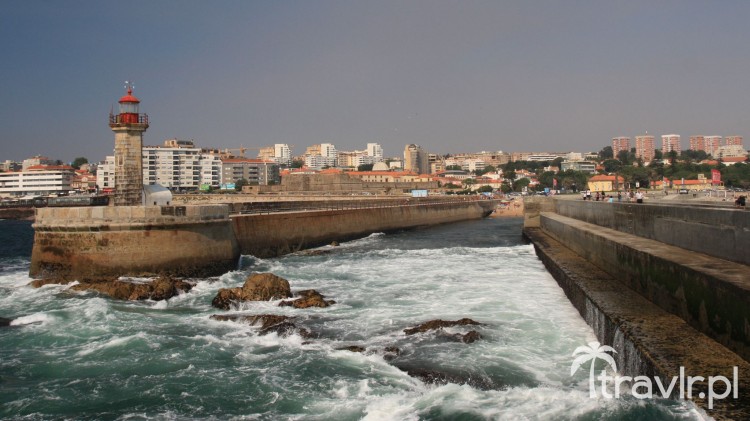 Seaside and lighthouse in Porto