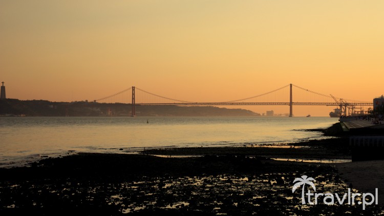 Sunset at the 25 de Abril Bridge in Lisbon