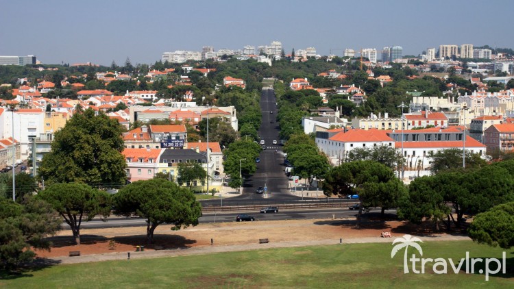 Widok z wieży Belem na Avenida Torre de Belem